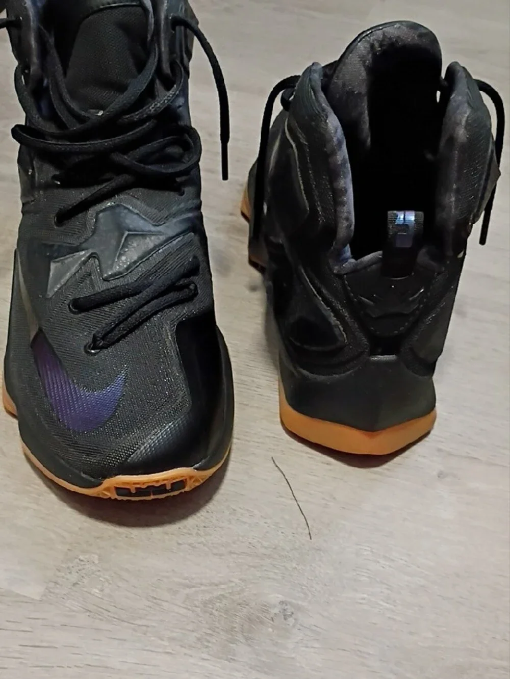 Mens- Nike Labron James 13 